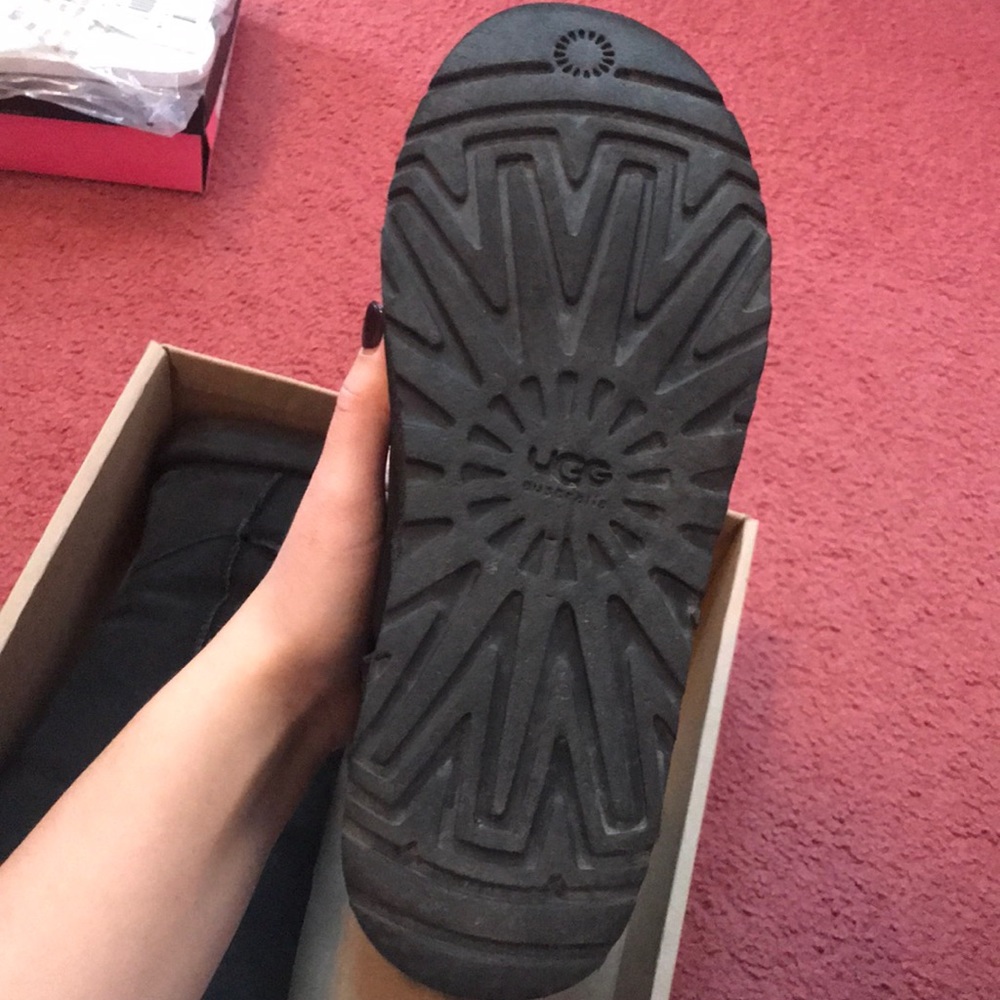 Uggs - image 3